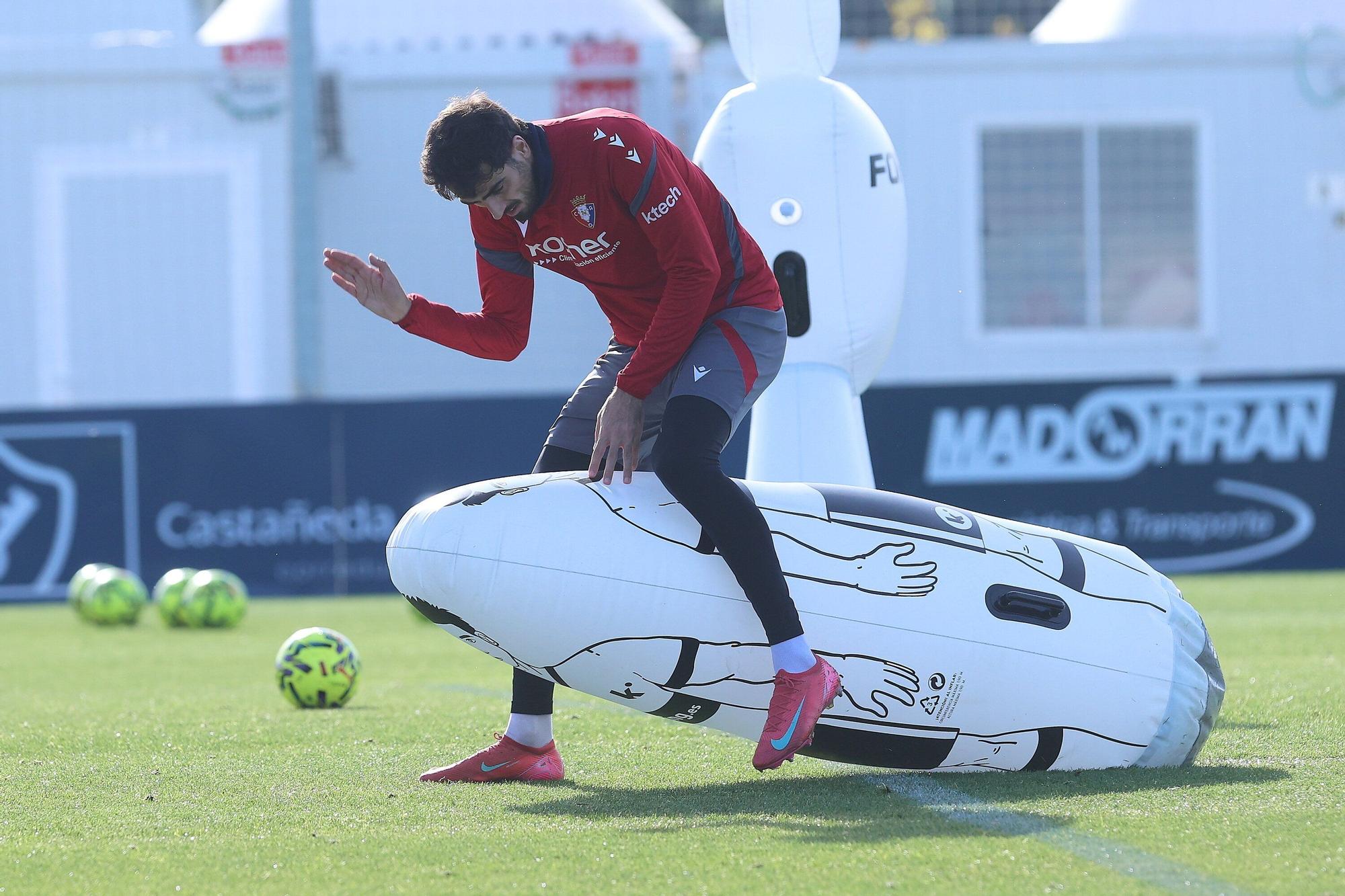 Fotos del entrenamiento de Osasuna y de la rueda de prensa de Lisci de este viernes 28 de noviembre