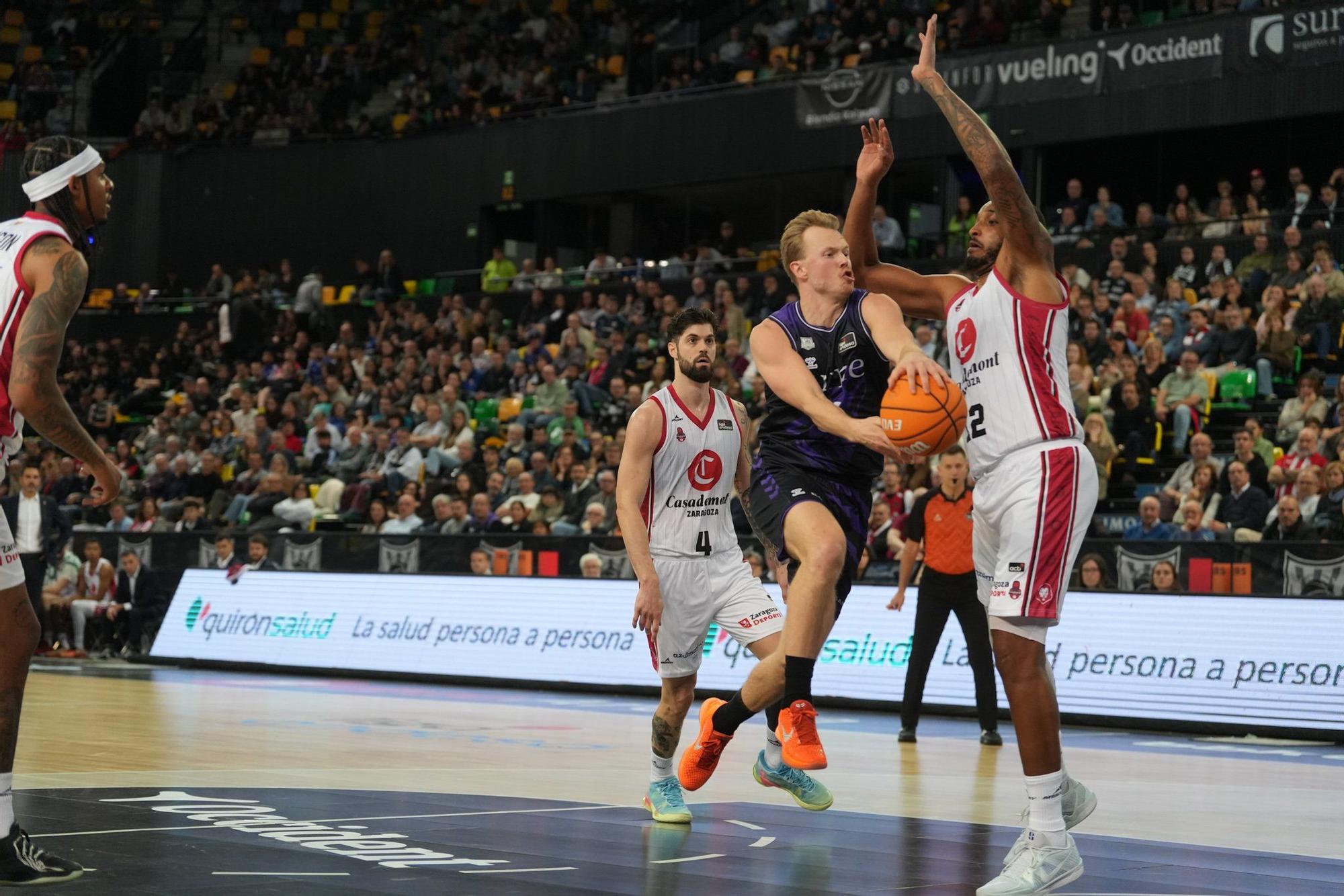 En imágenes: el Surne Bilbao Basket arrolla sin piedad al Zaragoza