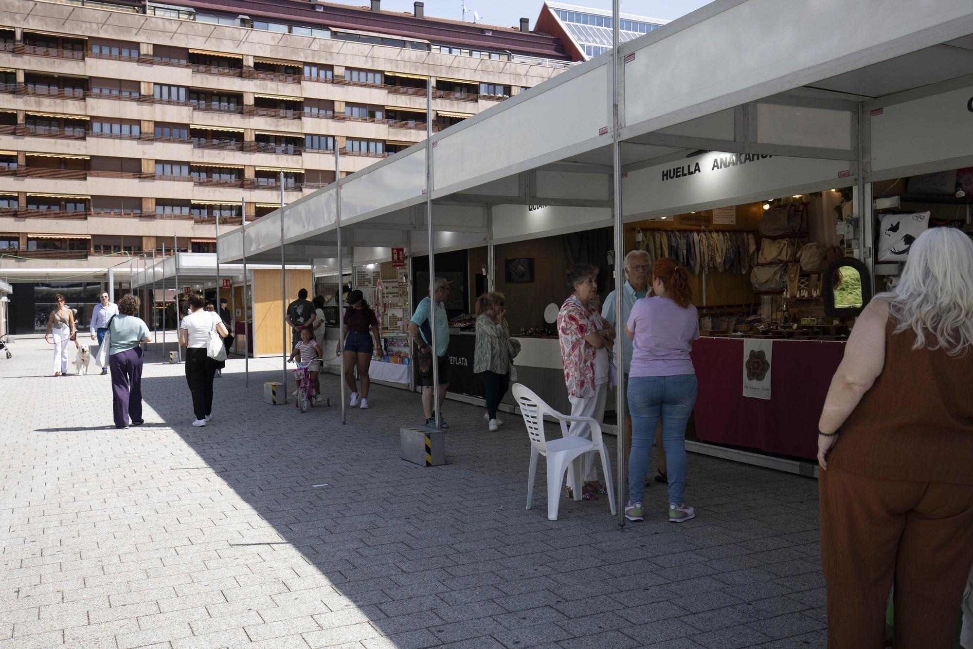 En imágenes: La plaza Santa Bárbara acoge la feria de La Blanca