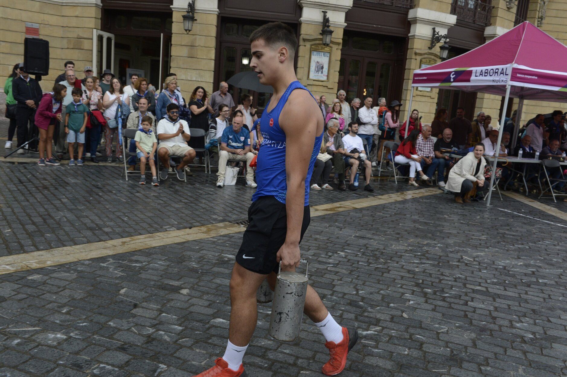 En fotos: herri kirolak en la plaza del Arriaga
