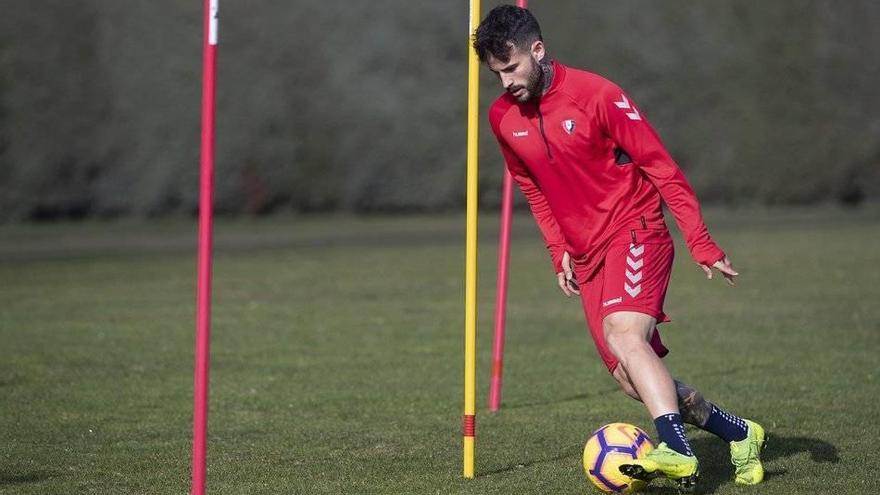 Rubén García, trabajando en solitario durante el entrenamiento de ayer en Tajonar.