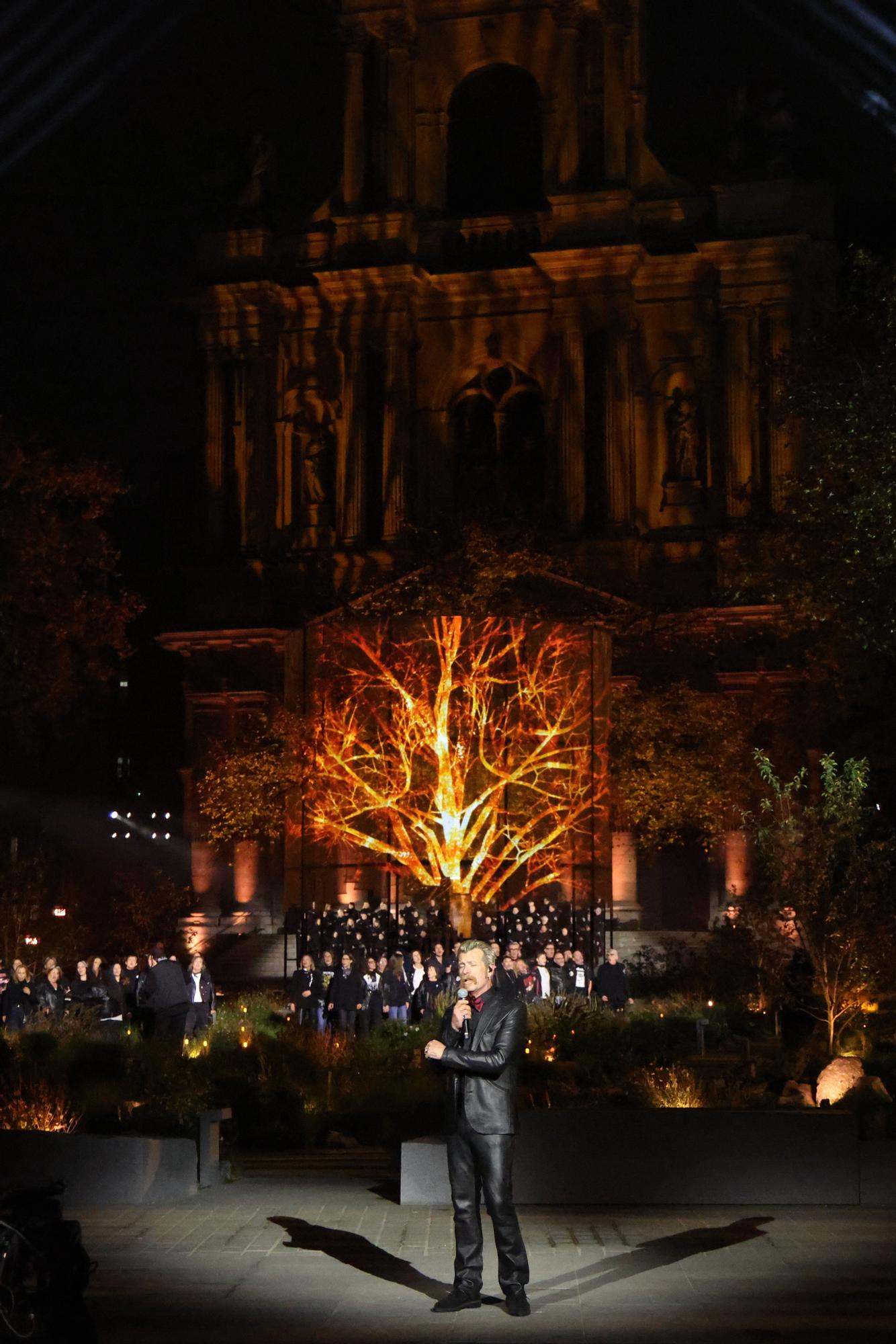 En imágenes: París homenajea a las víctimas de los atentados del 13 de noviembre en su décimo aniversario