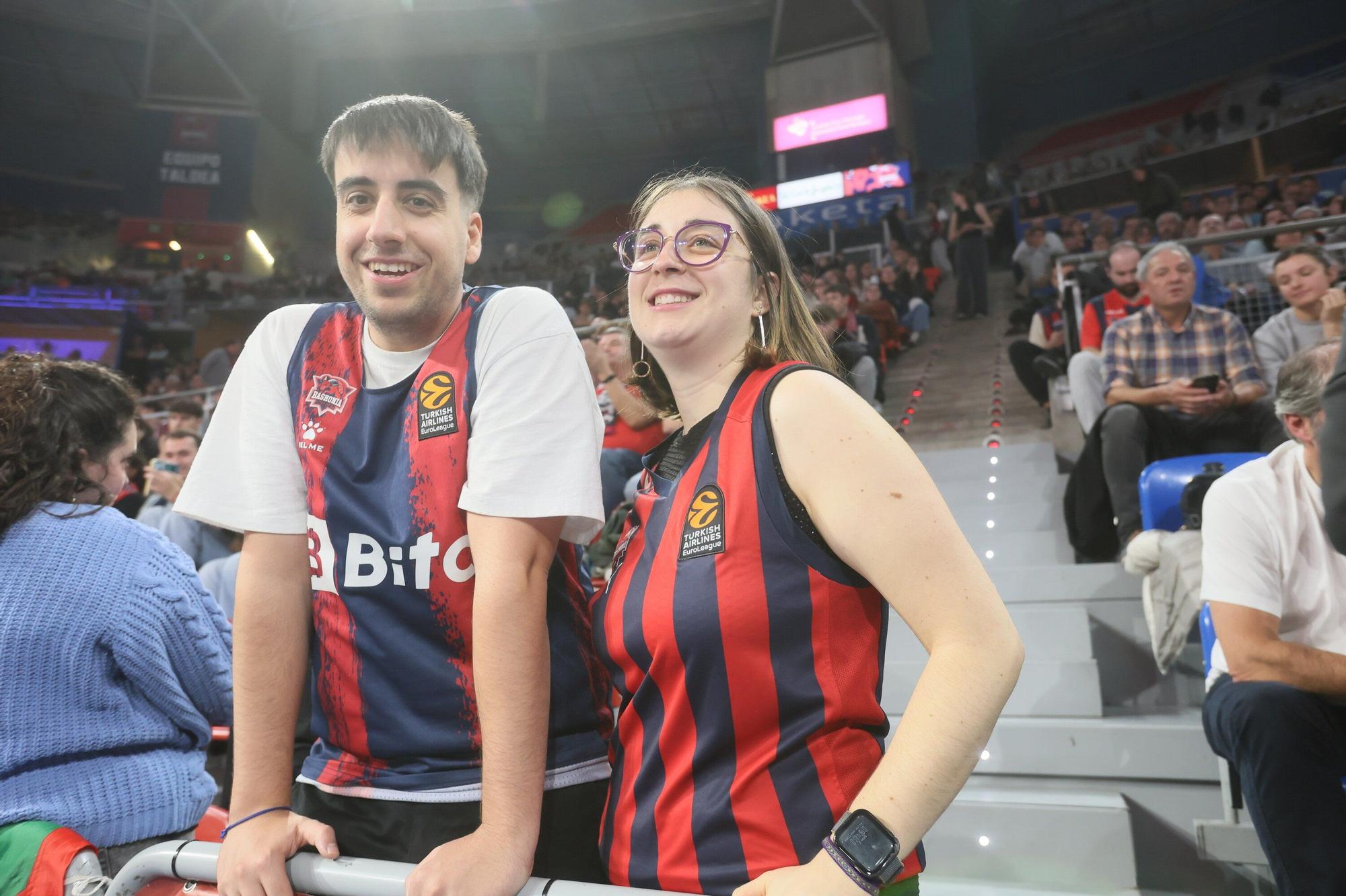 En imágenes: ¡Búscate en las gradas del Buesa Arena en el Baskonia - La Laguna Tenerife!