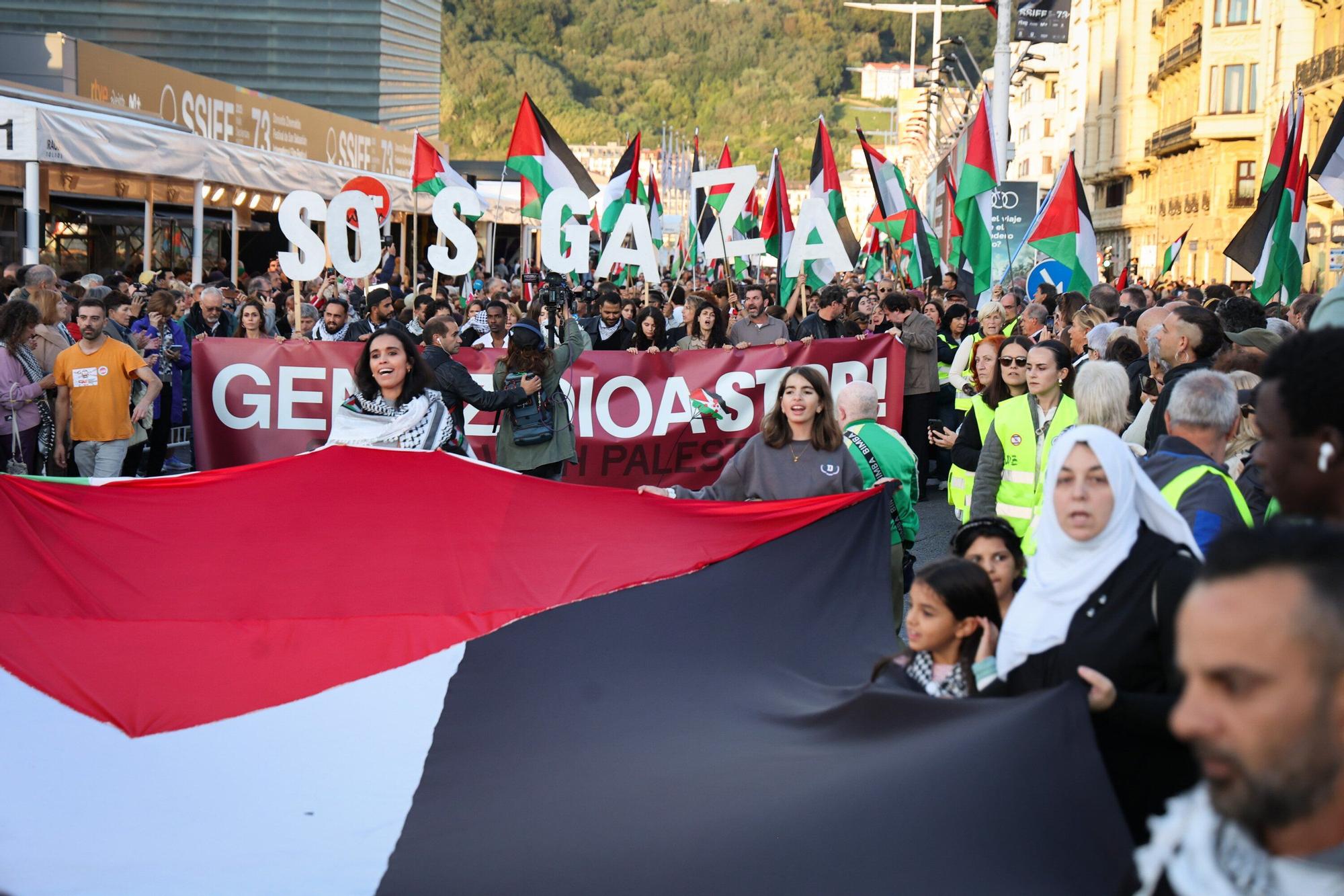 La voz de Hind Rajab | Fotos de la marcha en apoyo a Palestina en Donostia - San Sebastián