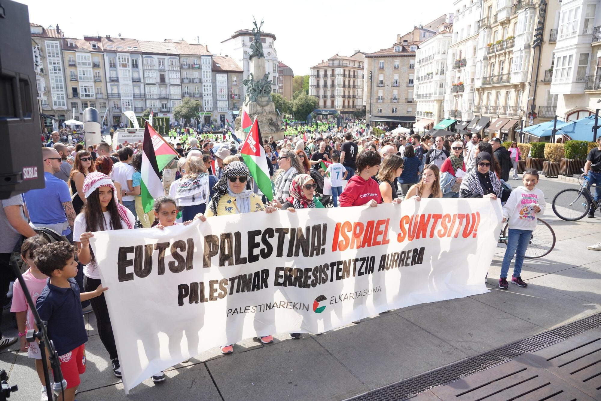 En imágenes: Manifestación en Vitoria-Gasteiz a favor de Palestina
