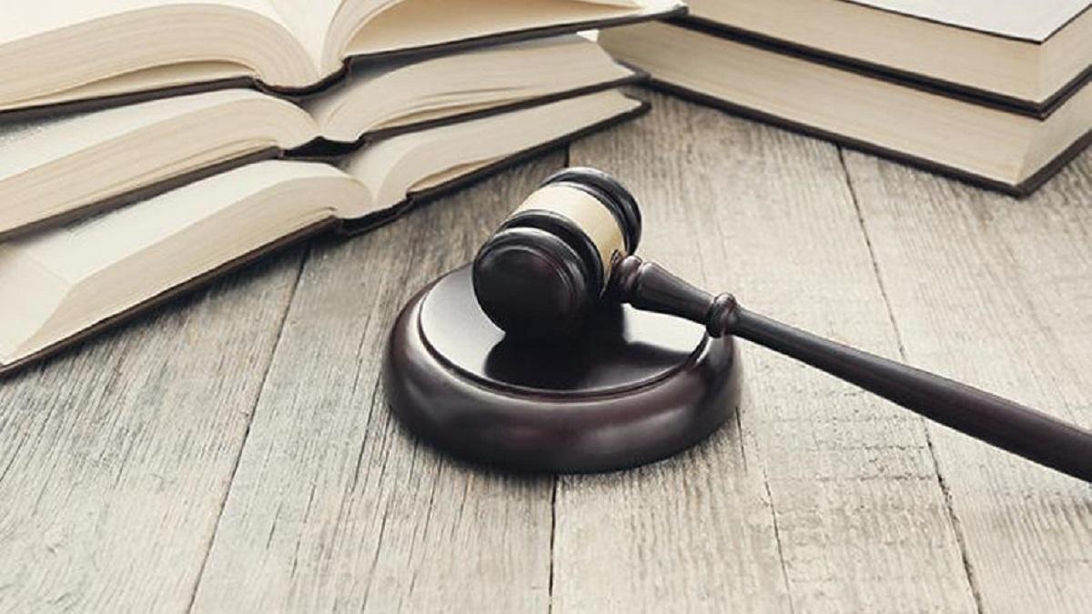 Los tres hombres han sido condenados a tres años de prisión