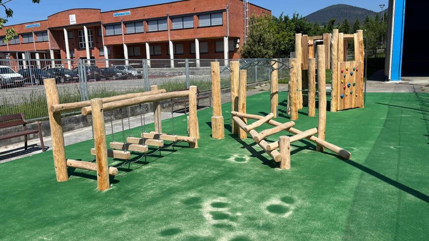 Iurreta estrena un nuevo parque inclusivo en Maiztegi Herri Eskola