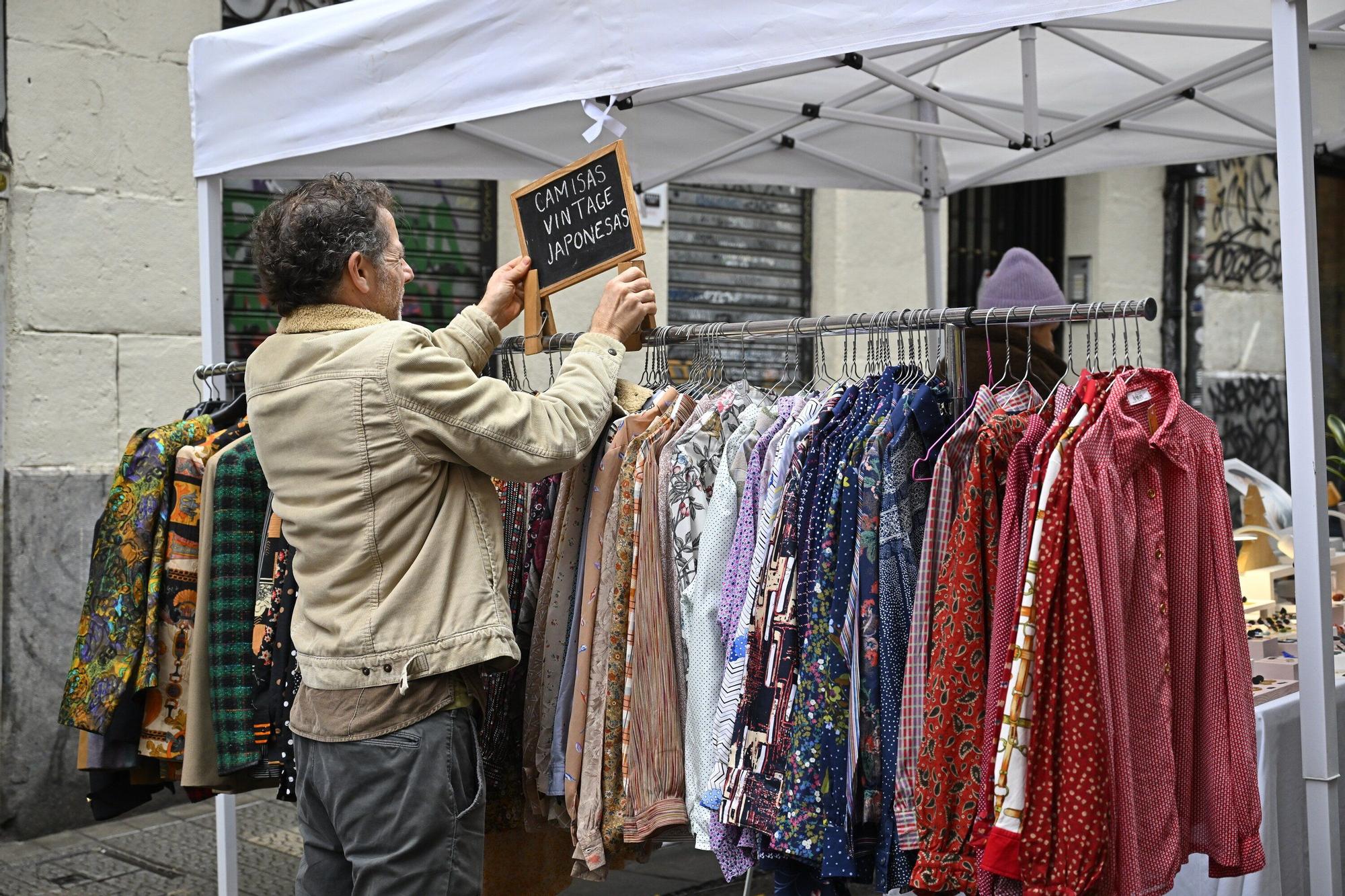 En imágenes: el mercado del Dos de Mayo se viste de Navidad