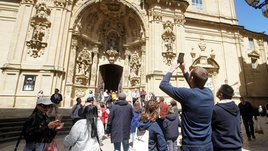 El número de turistas baja por primera vez en Donostia en más de una década