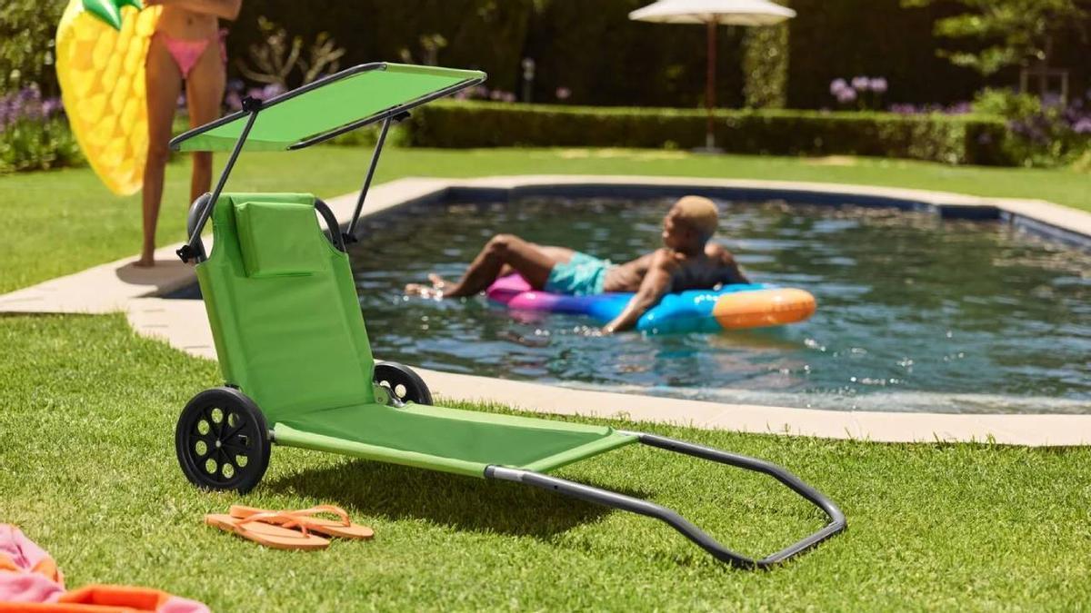 Tumbona de playa y carrito de transporte