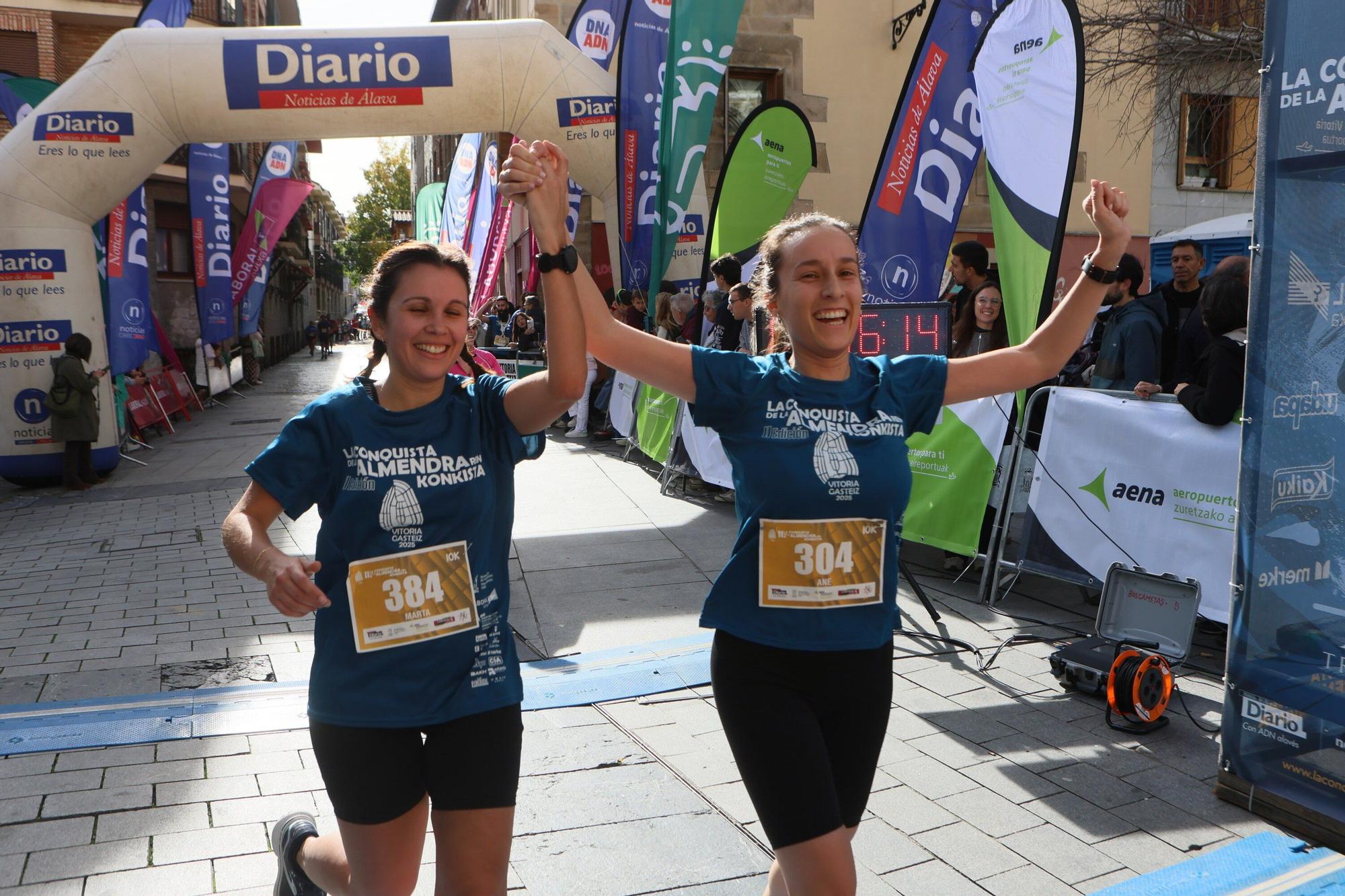 En imágenes: Miles de personas participan en La Conquista de la Almendra