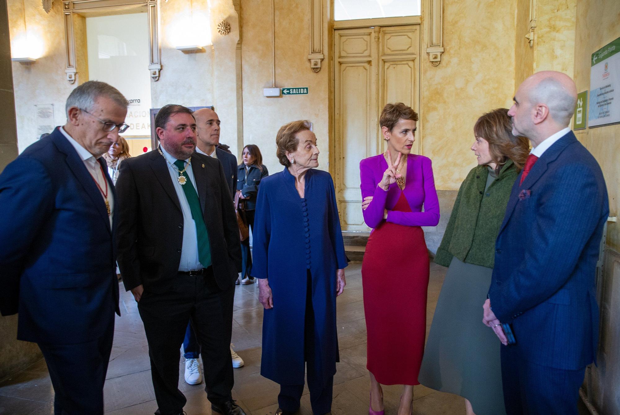 Fotos de la entrega de la Medalla de Oro de Navarra a Manuel Torres a título póstumo