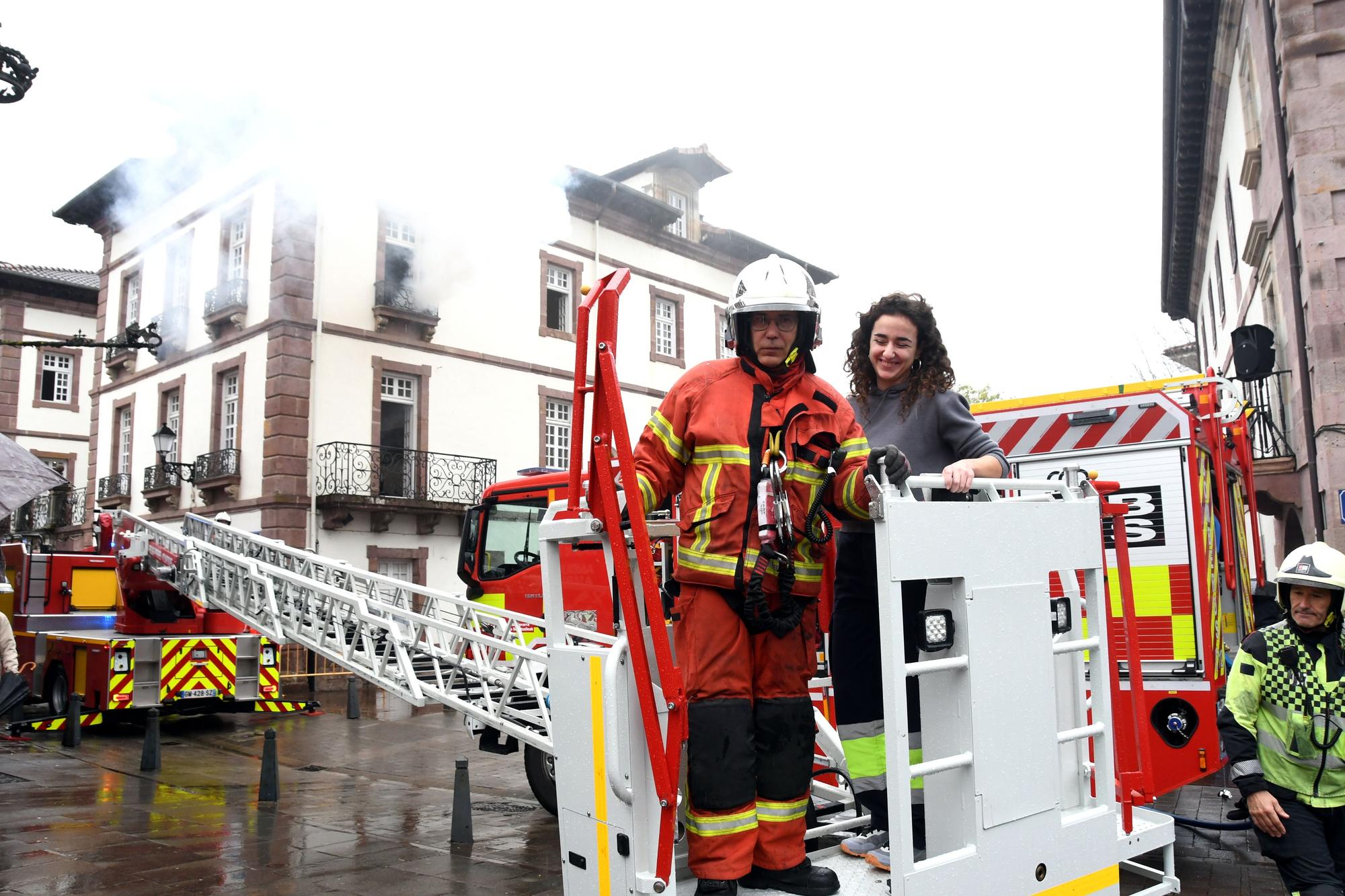 Las sirenas rompen el silencio de Elizondo