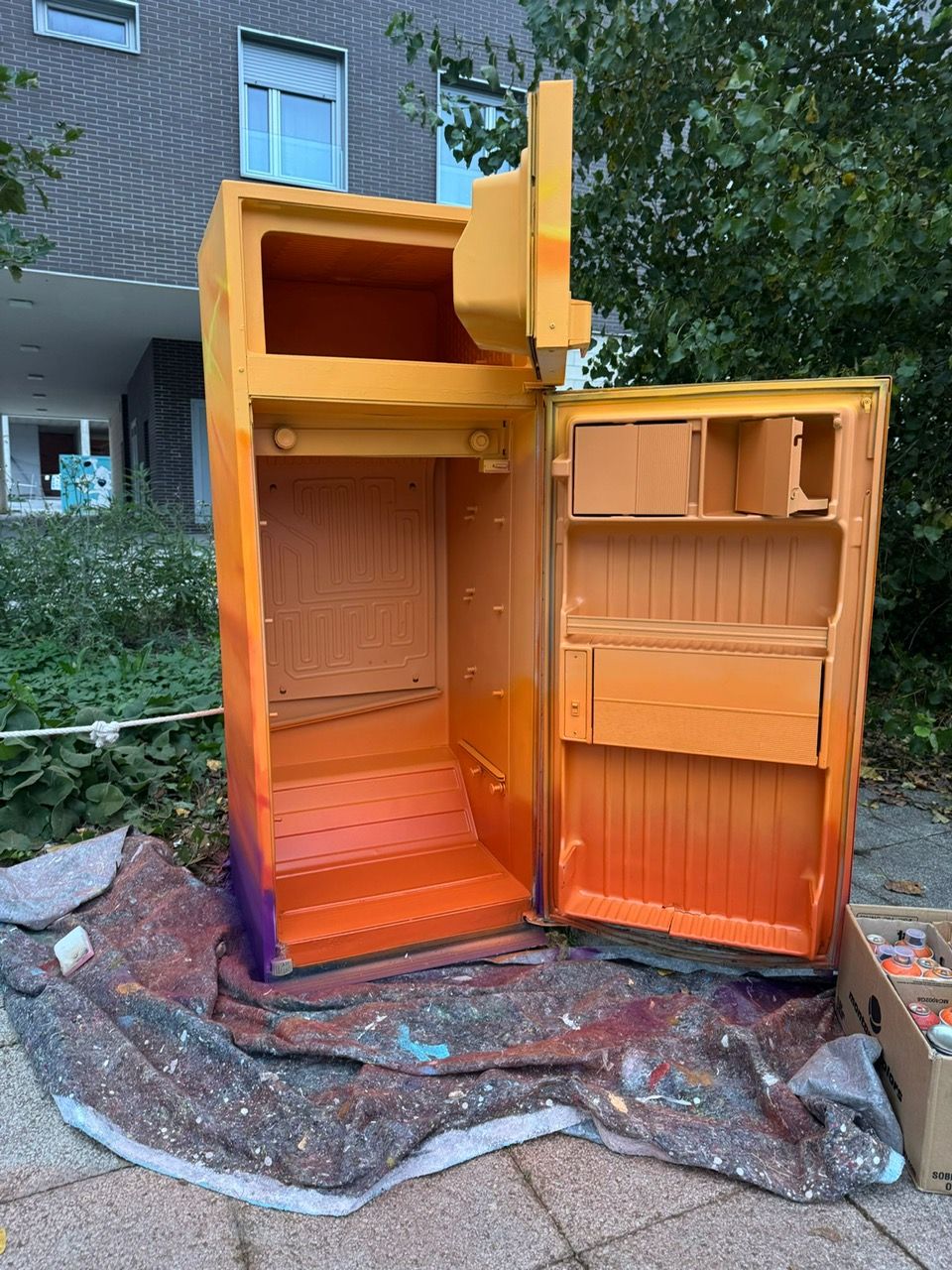 En imágenes: Así avanza el pintado de la frigoteka de Goikolarra