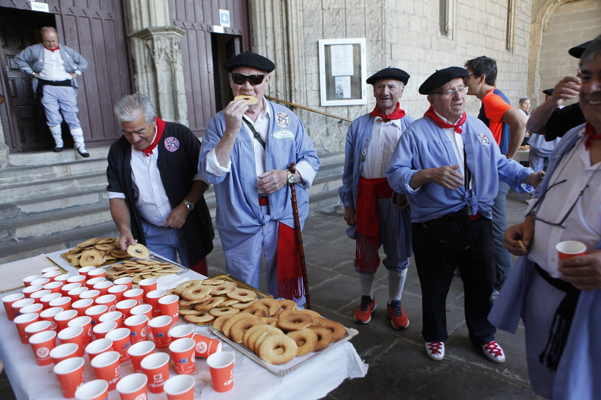 Los blusas y neskas veteranos ya disfrutan de su día en La Blanca