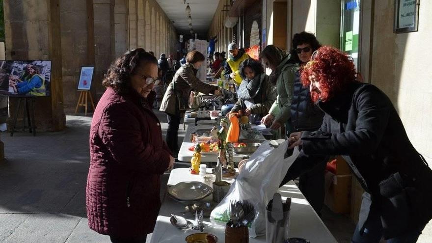 Un mercado de economía social reúne en Tafalla a organizaciones de toda Navarra