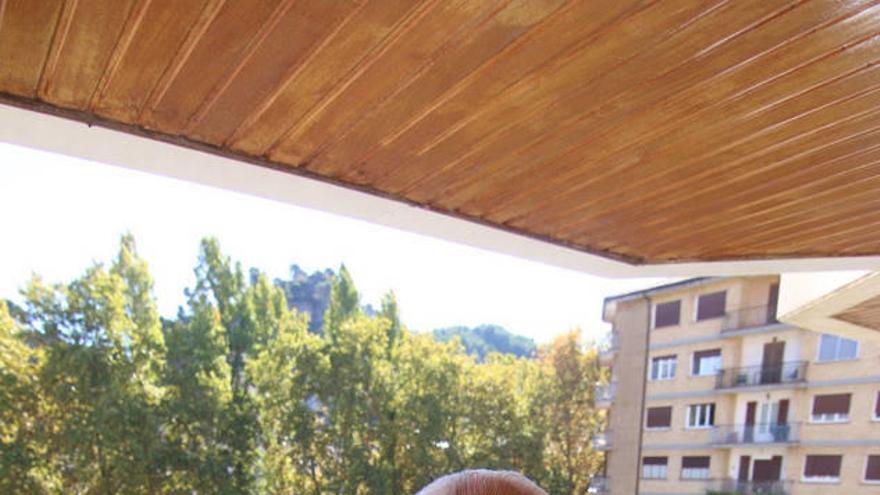 Crisanto Usúa, posando con su saxofón, un instrumento al que lleva vinculado toda su vida.