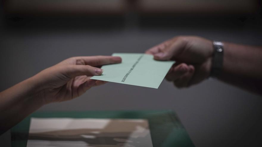 La participación alcanza el 15,07% en Andalucía a las 11.30 horas