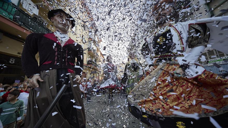 Fotos de la despedida de los gigantes en fiestas de Burlada