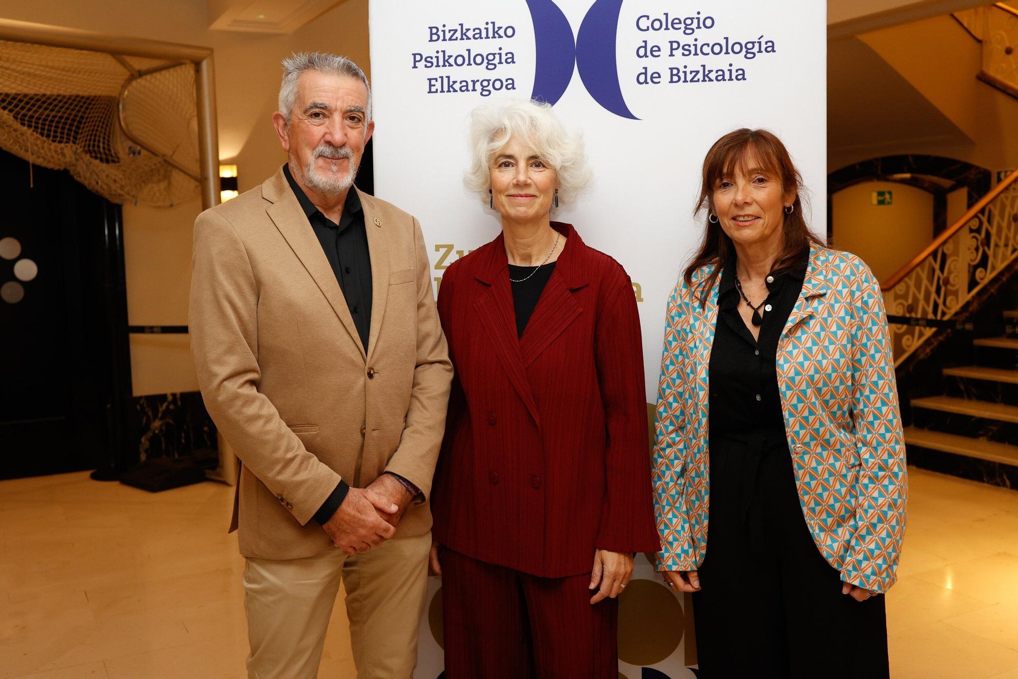 Joseba Atxutegi Amarika, presidente del Colegio de Médicos; Arantza Quecedo y Arantza Lertxundi.