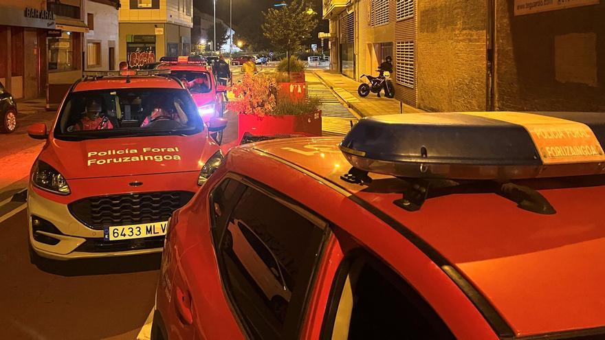Intervienen en un problemático local del barrio de San Jorge de Pamplona y se incautan de un machete y un punzón