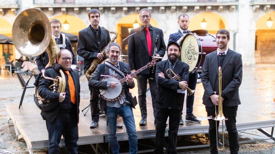 Ritmo y espectáculo en Arrasate: swing, jazz, acrobacias, tradición y frescura