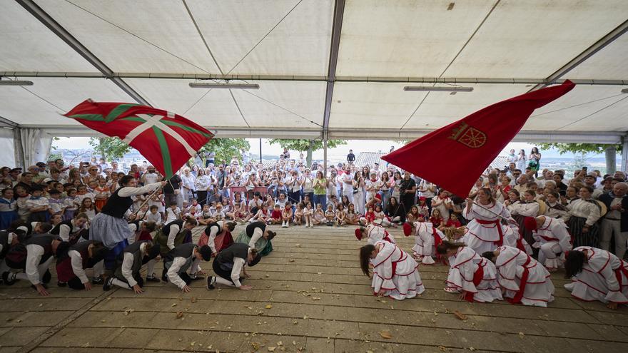 Berriozar danza en el Pueblo Viejo por su Día Grande
