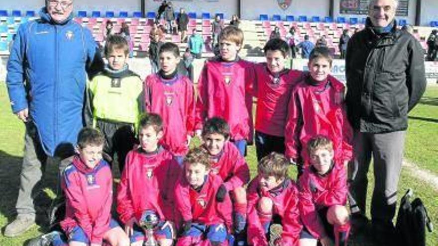 Equipo de Osasuna, con Pedro Barandalla y Román Goñi.