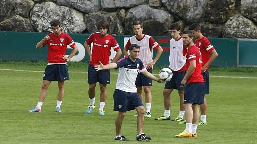 Kike Sola se lesiona en un partido contra el filial
