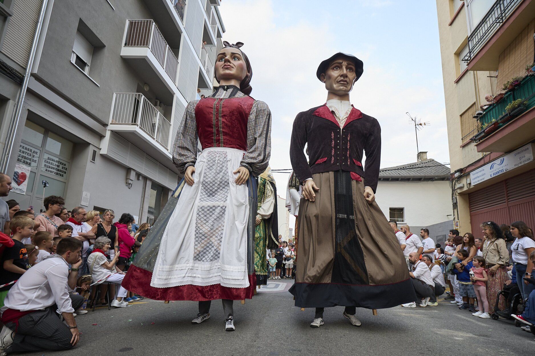 Fotos de la despedida de los gigantes en fiestas de Burlada
