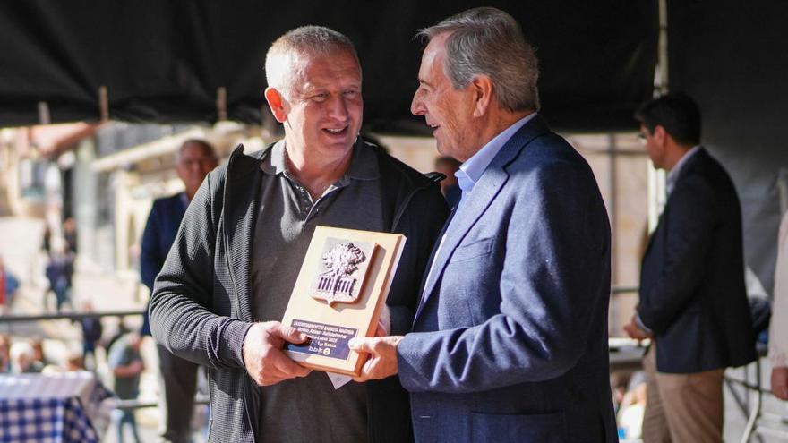 El restaurante vizcaino Kanala Beach se lleva el queso ganador del Último Lunes de Gernika por 7.400 euros