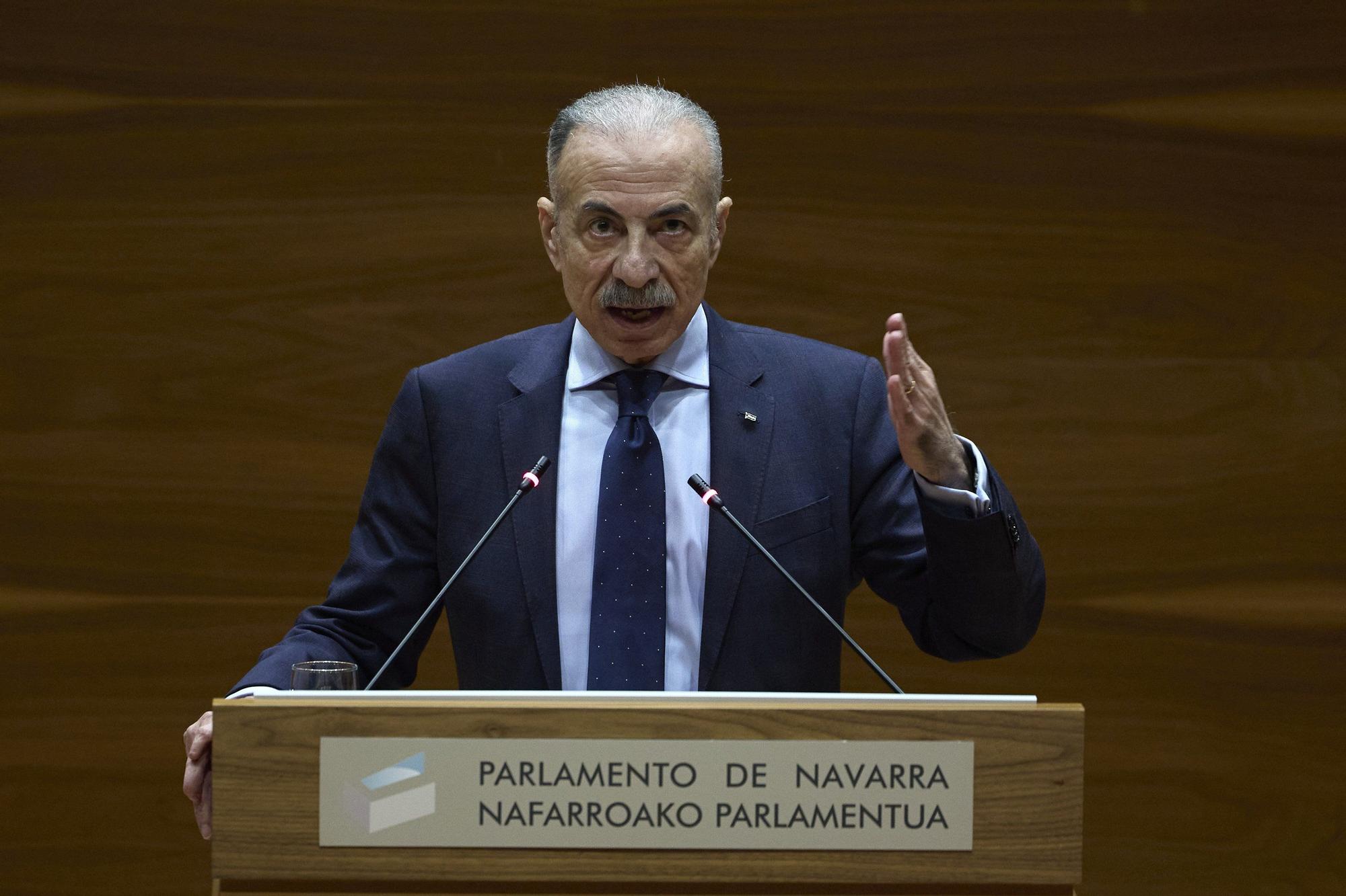 Fotos de la entrega de la Medalla de Oro del Parlamento de Navarra, un "premio a la dignidad del pueblo palestino"