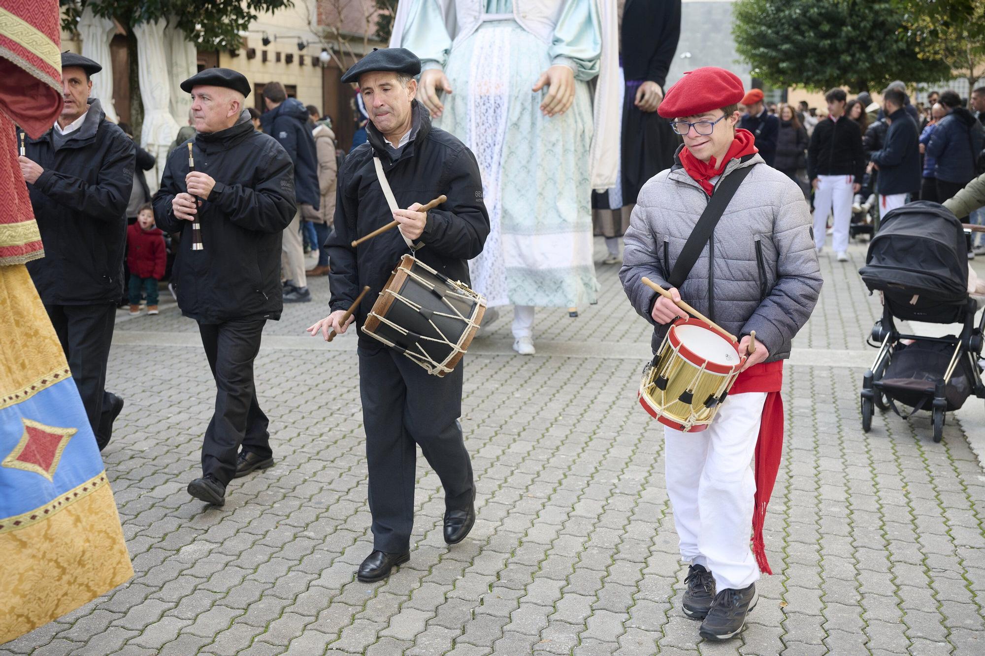 Fotos del chupinazo y pasacalles de las fiestas de San Andrés
