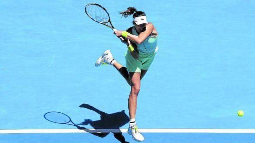 Garbiñe no puede con la potente Vandeweghe