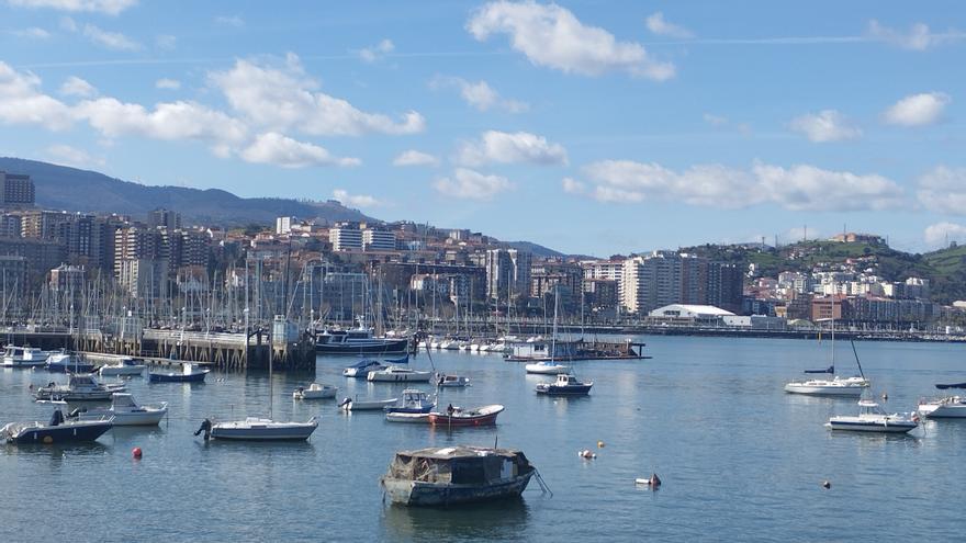 Getxo se va de visitas guiadas y se embarca en salidas en velero