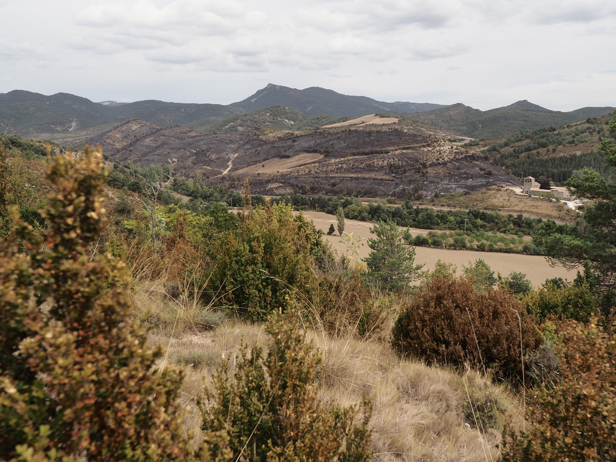 Fotos de las labores de extinción del incendio en Urraúl Alto, Urrulgaine