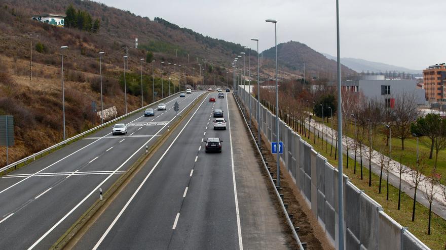 Trasladada una mujer de 47 años tras sufrir un accidente en la Ronda de Pamplona