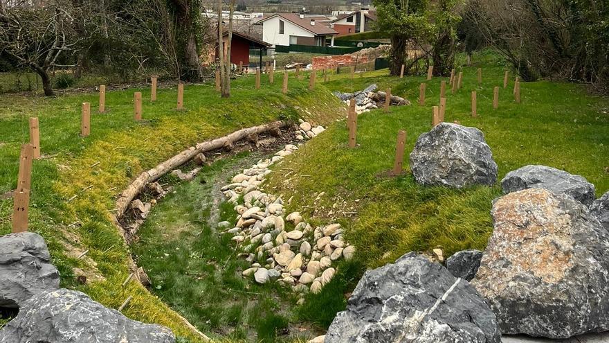 URA restaura el cauce de un arroyo a su paso por Orduña