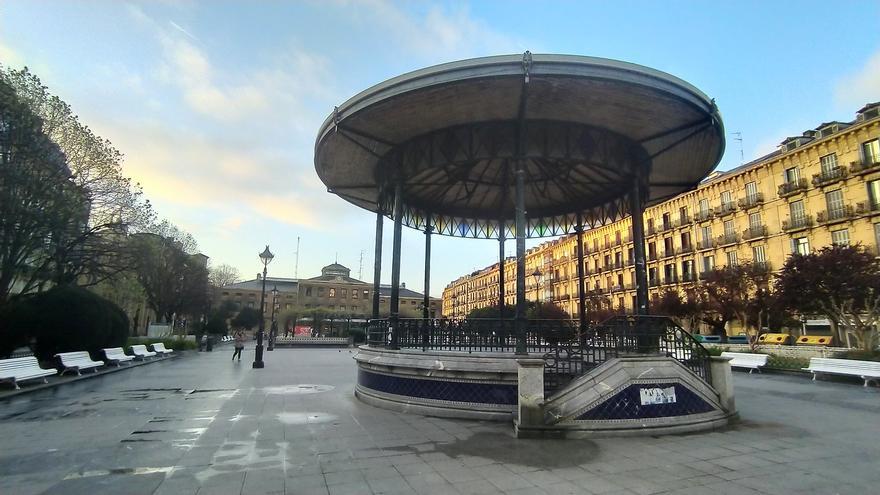 Fallece un hombre en la plaza Easo de Donostia