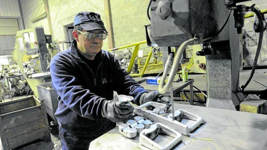 El metal es una de las actividades en las que los trabajadores se retiran con más antelación. Foto: J.M. Martínez