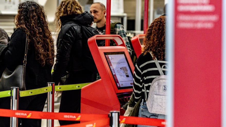 Cancelación masiva de vuelos a Oriente Medio: qué pueden reclamar los pasajeros