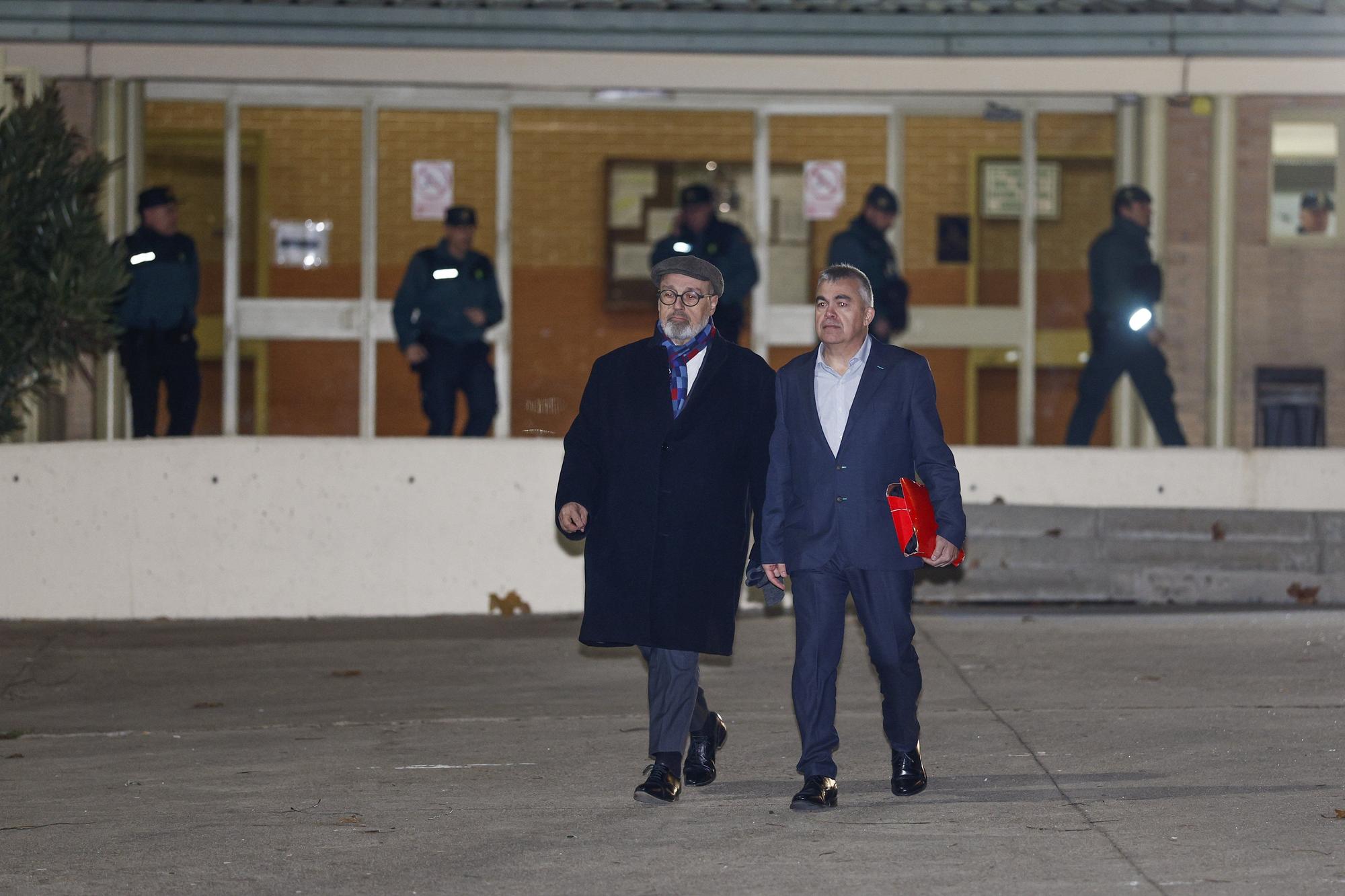 Fotos de la salida de Santos Cerdán de la cárcel de Soto del Real