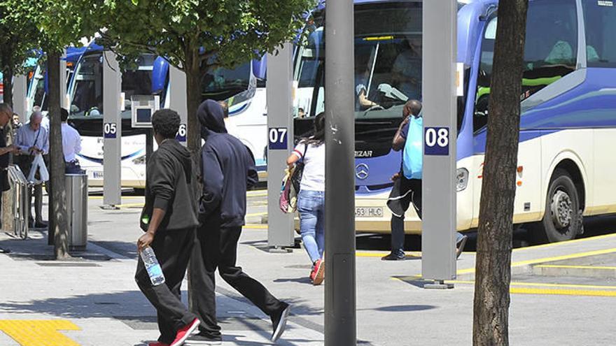 Una manifestación denuncia &quot;la falta de voluntad&quot; de las instituciones en la acogida de los migrantes