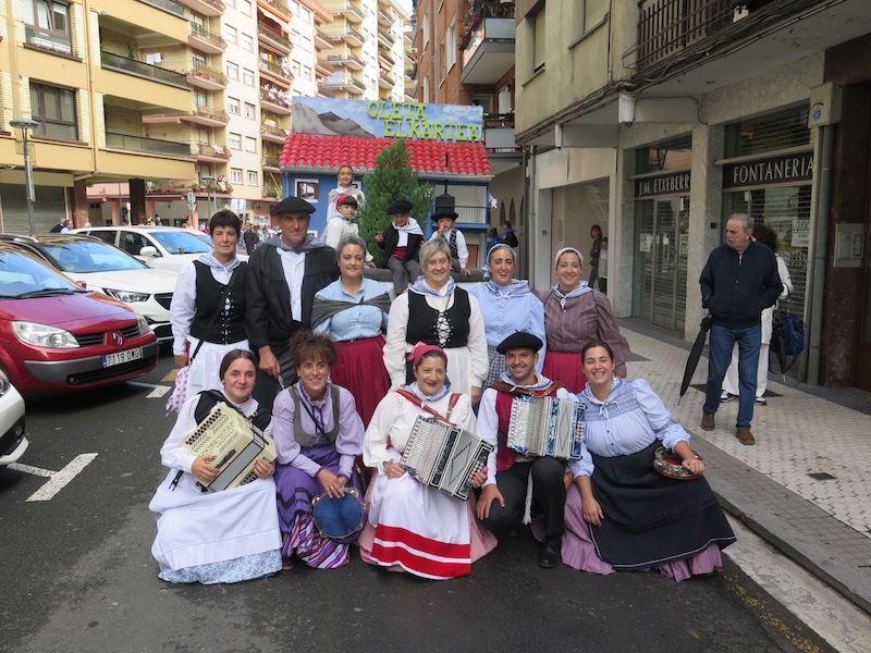El desfile de la Euskal Jaia de Urretxu, en imágenes