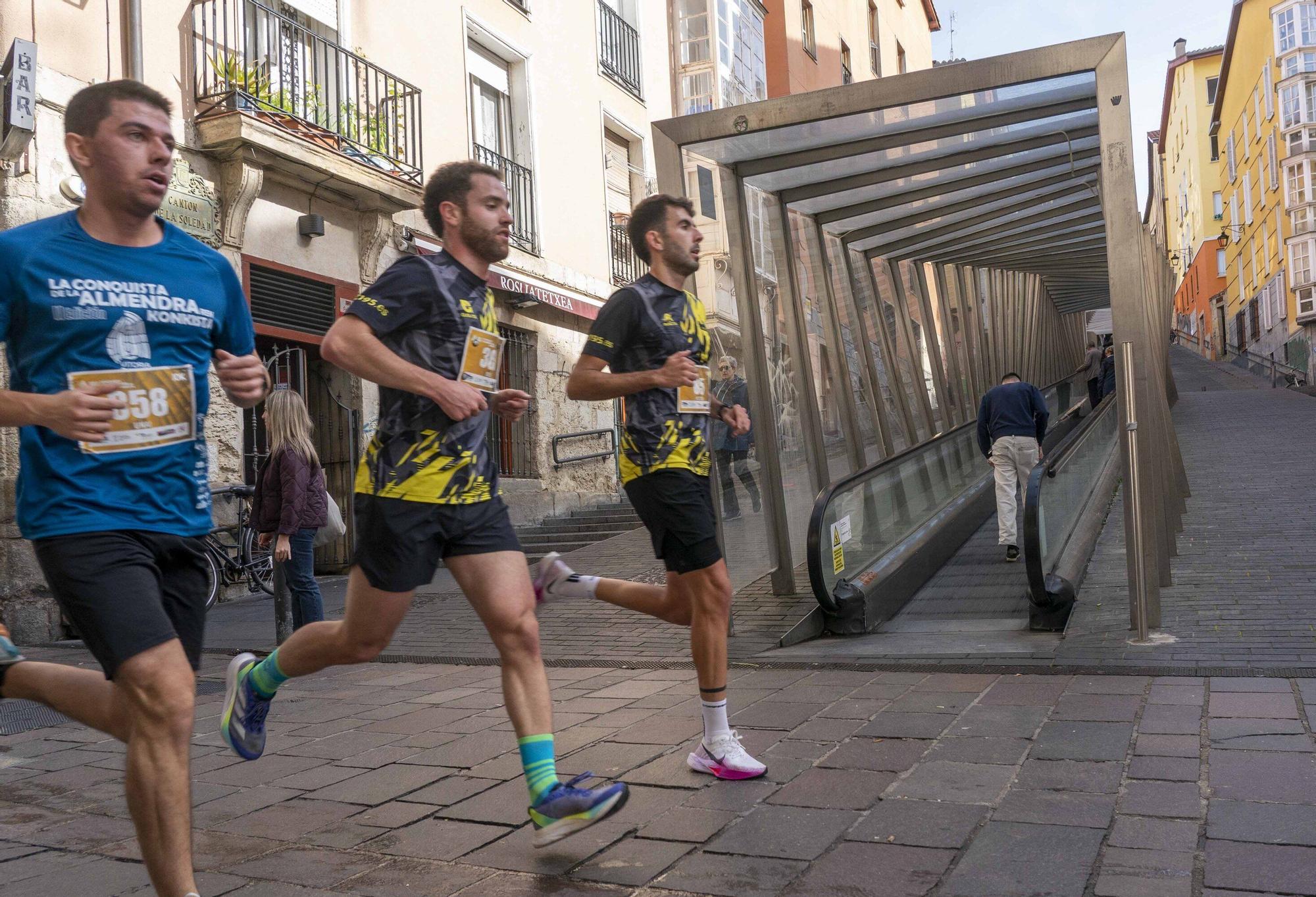 En imágenes: Un millar de corredores atraviesan la almendra