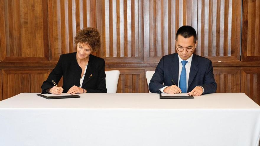 Fotos de la firma del acuerdo del Gobierno de Navarra con Hithium