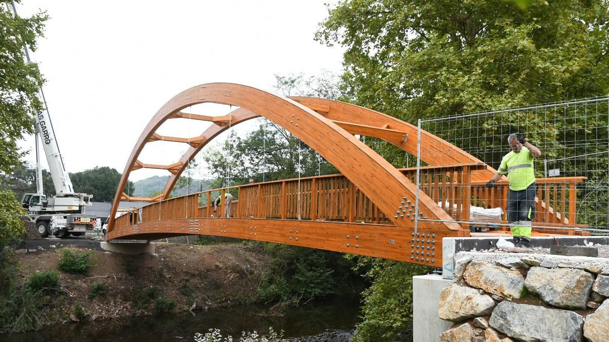 Nueva pasarela sobre el río Baztan.