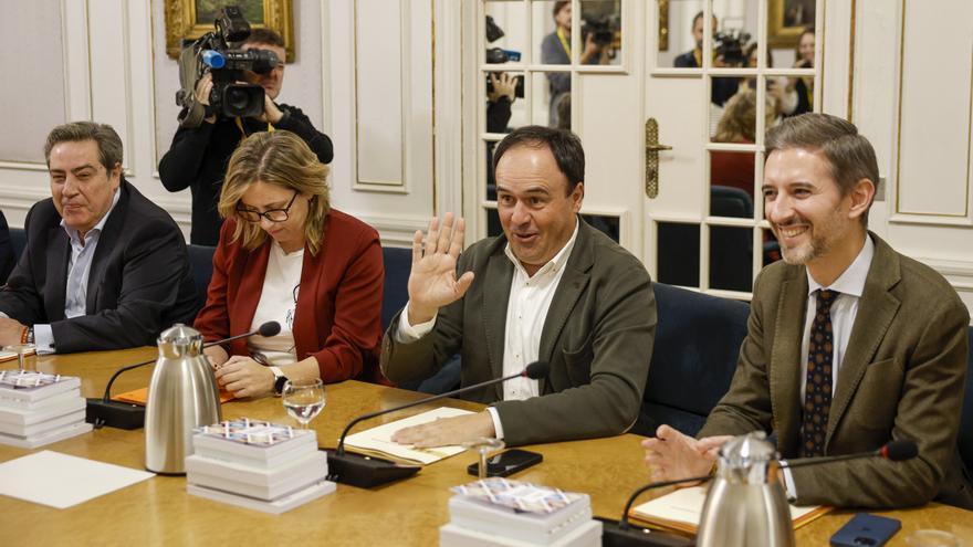 Vox llevará al próximo gobierno del PP la agenda de sus demonios: inmigración y política ambiental