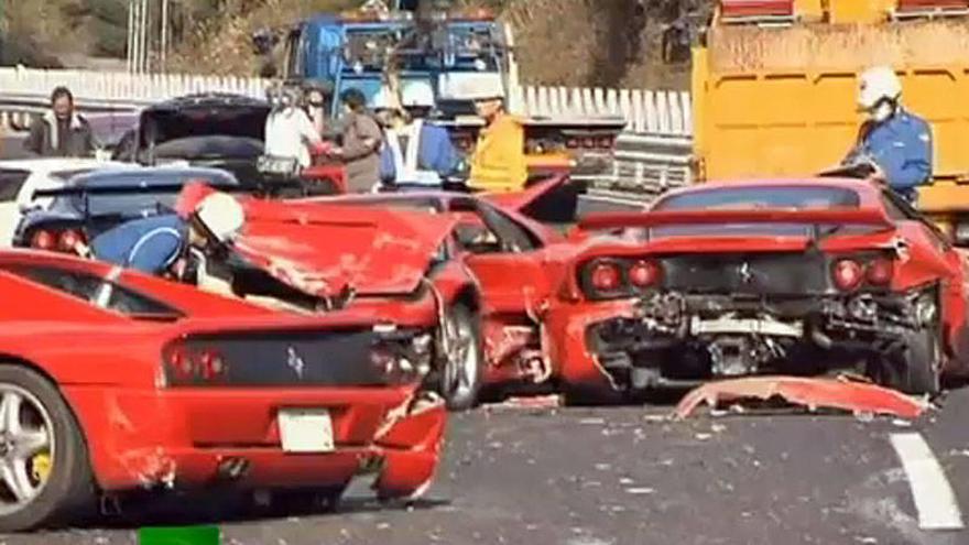Varios de los Ferrari implicados en el choque.