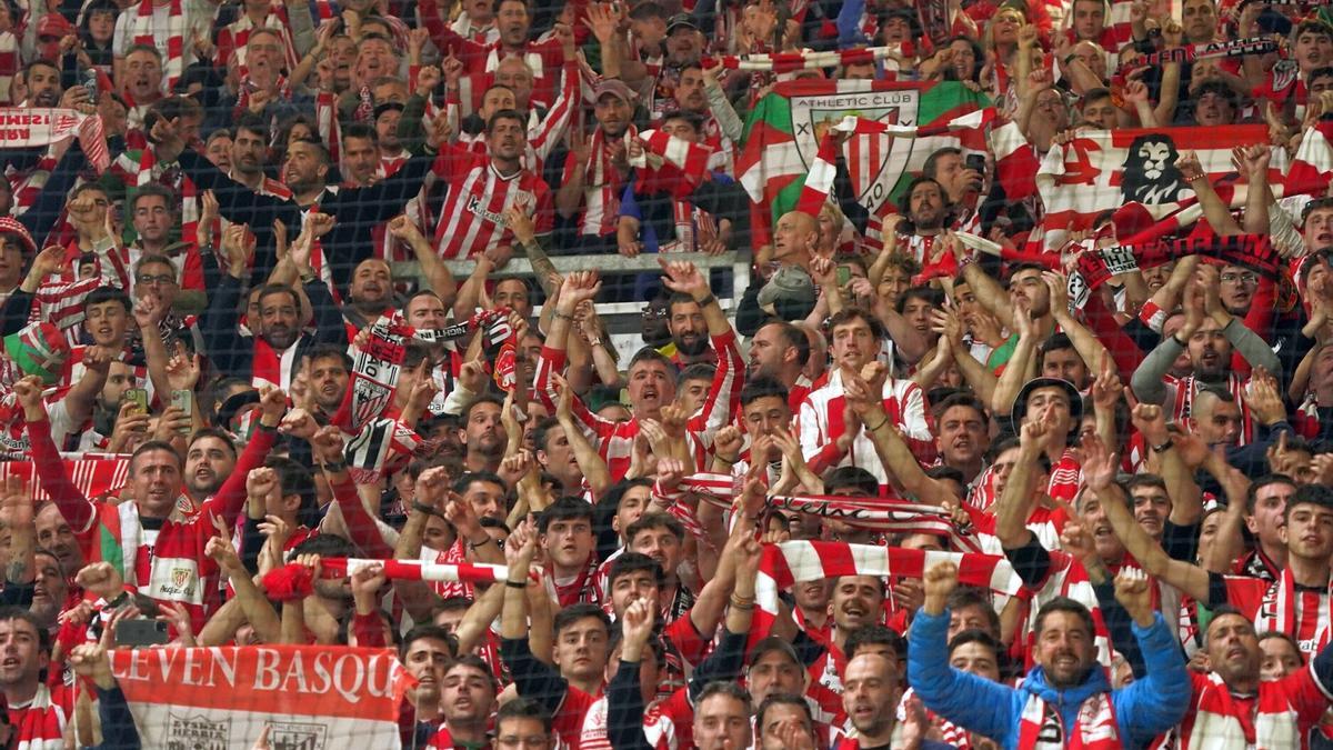 Aficionados del Athletic durante el partido de Europa League de la pasada temporada en Manchester